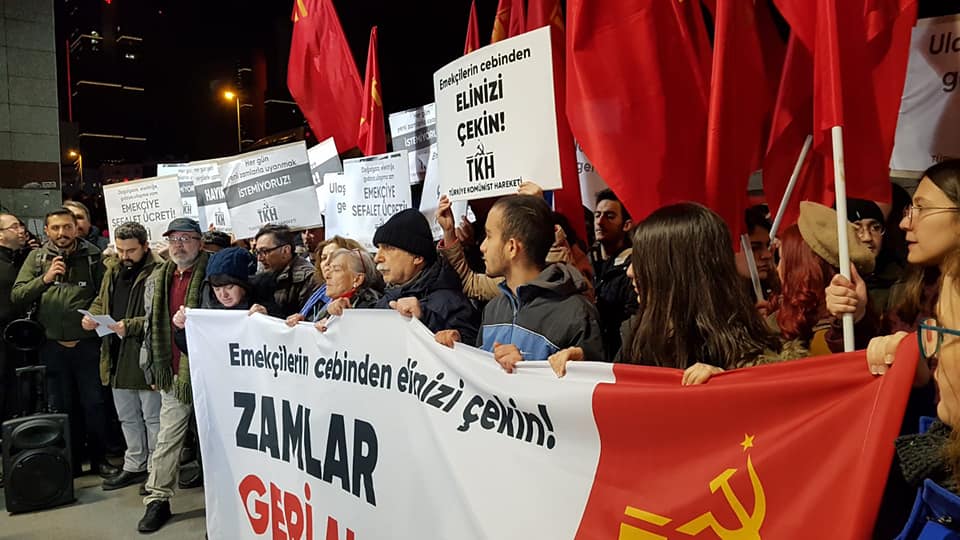 Türkiye Komünist Hareketi İstanbul İl Örgütü  "Emekçilerin cebinden elinizi çekin! ZAMLAR GERİ ALINSIN!" başlıklı basın açıklaması gerçekleştirdi.