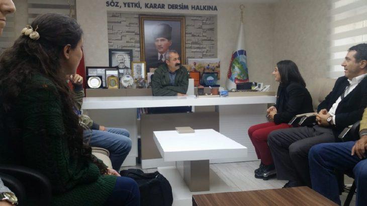 Türkiye Komünist Hareketi (TKH) Genel Başkanı Aysel Tekerek, Dersim Belediye Başkanı Fatih Mehmet Maçoğlu’nu ziyaret etti.