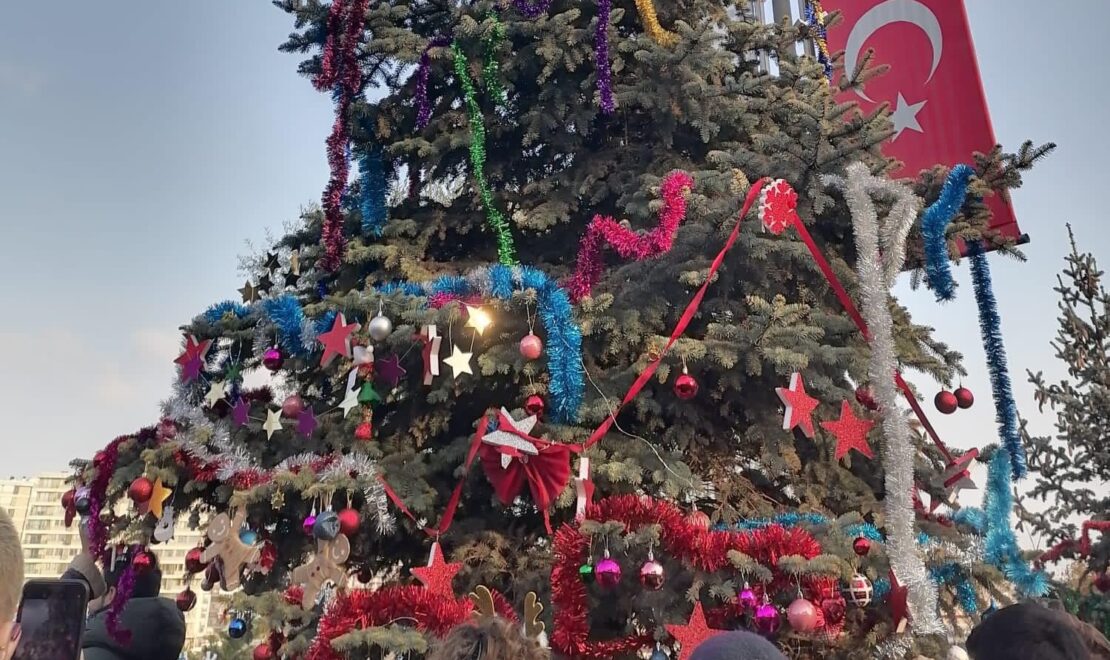 Dinci bakana inat gençler siz yeni yılı kutlayın!