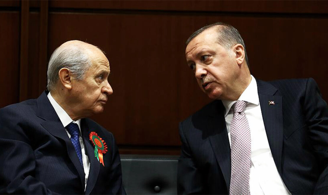 Demokrasi maskesi yüzlerine oturmuyor