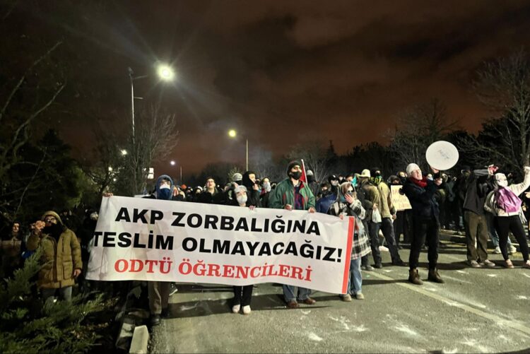 Darbeye, istibdada, karanlığa hayır: Yeni bir cumhuriyet için ileri!