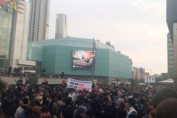 Gençlik hapsedilemez!