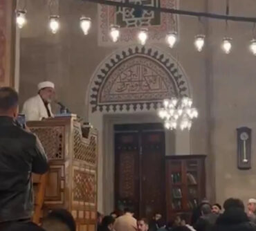 Şehzadebaşı Camii imamı halkı tehdit edemez!