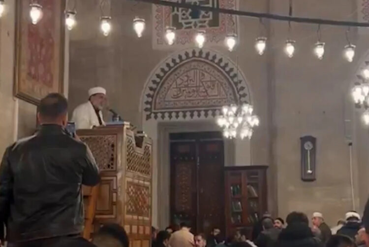 Şehzadebaşı Camii imamı halkı tehdit edemez!