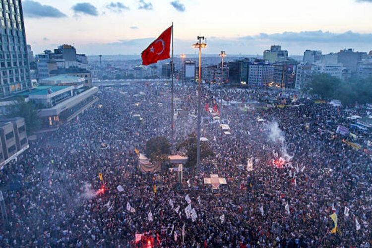 GEZİ DİRENİŞİ BAĞIMSIZ, EŞİT, ÖZGÜR VE LAİK BİR ÜLKE ARAYANLARIN İRADESİDİR