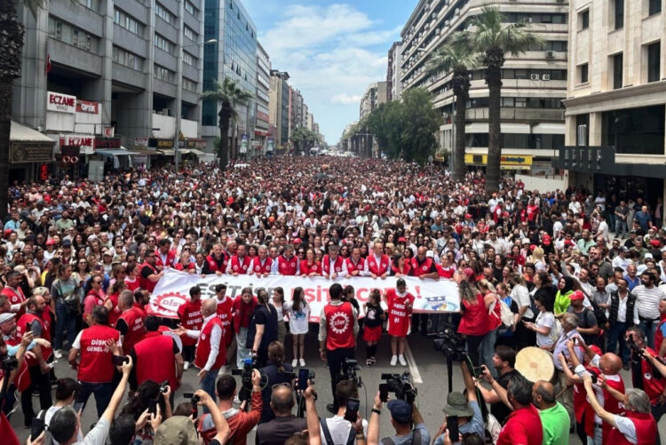 Grev kırıcılığı suçtur!  İzmir Büyükşehir Belediye Başkanı suç işlemeyi bırakmalıdır!