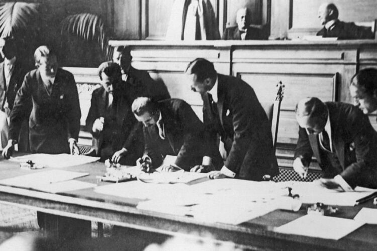 Lozan’ın yolu NATO’suz, ABD’siz bağımsız Türkiye’dir