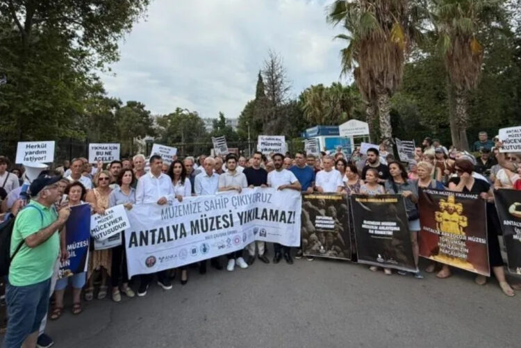 Antalya Müzesi halkındır, yıkılamaz!