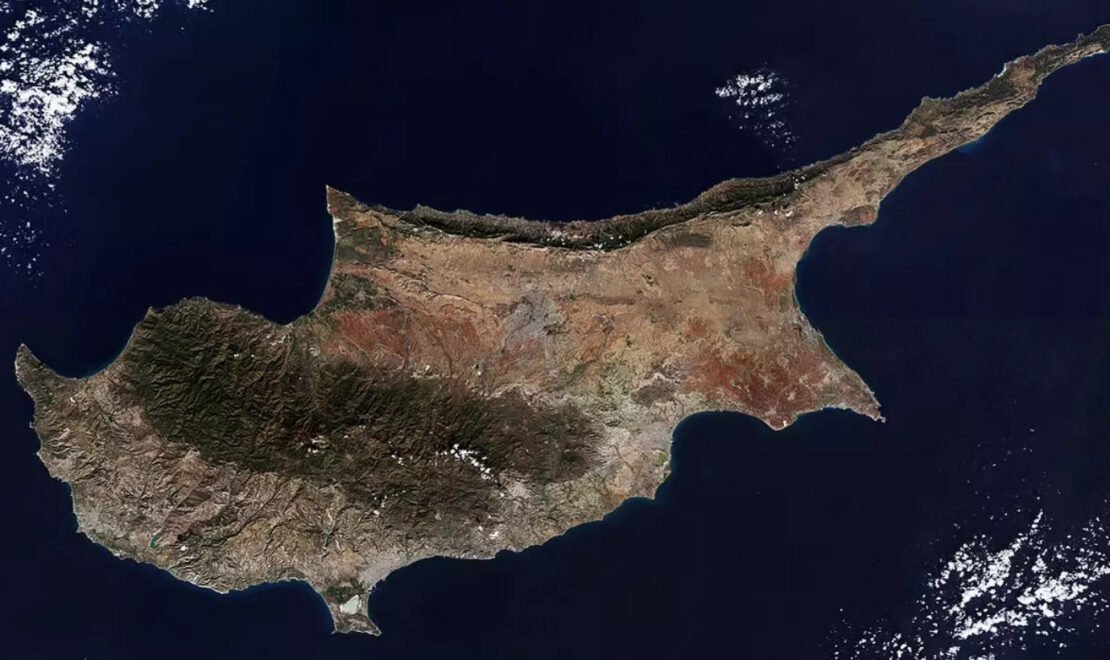 Emperyalistler, çeteler, tarikatlar Kıbrıs’tan dışarı!