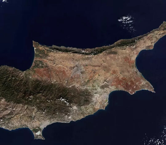 Emperyalistler, çeteler, tarikatlar Kıbrıs’tan dışarı!
