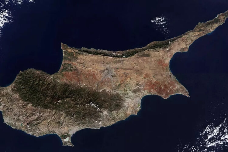 Emperyalistler, çeteler, tarikatlar Kıbrıs’tan dışarı!