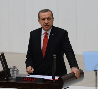 Oturuma katılmamak yetmez, sine-i millete dönülmelidir!