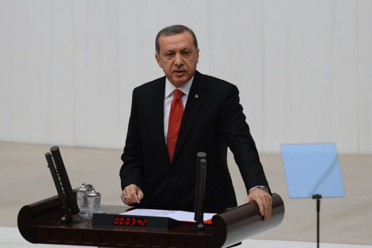 Oturuma katılmamak yetmez, sine-i millete dönülmelidir!