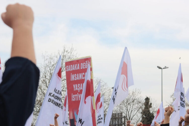 Kadınlar yaşayacak, bu düzen değişecek!