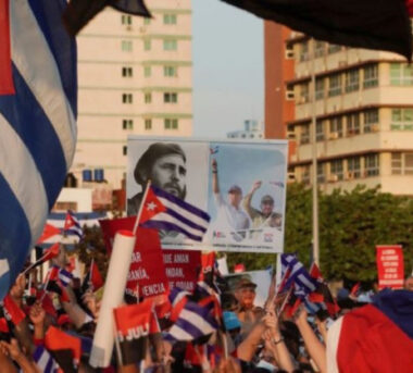 ABD emperyalizmi yenilecek, Küba halkı kazanacak!