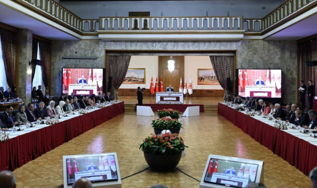 Komisyon raporu: Tek adam rejimine yeni bir makyaj yapılmıştır