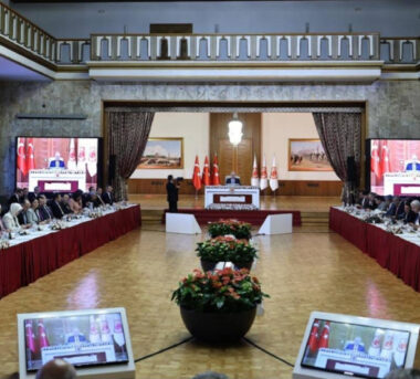 Komisyon raporu: Tek adam rejimine yeni bir makyaj yapılmıştır