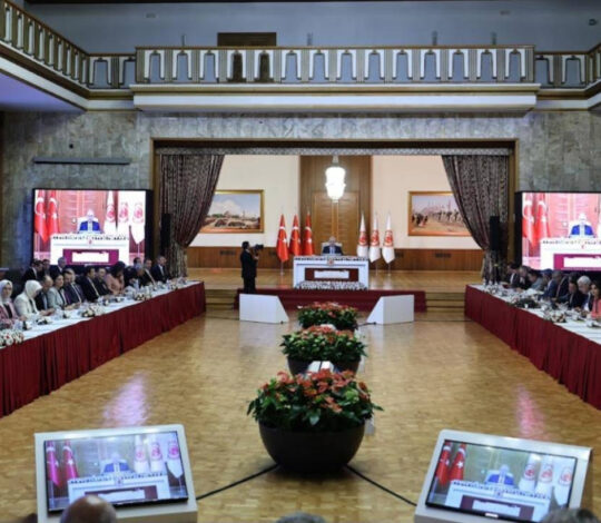 Komisyon raporu: Tek adam rejimine yeni bir makyaj yapılmıştır