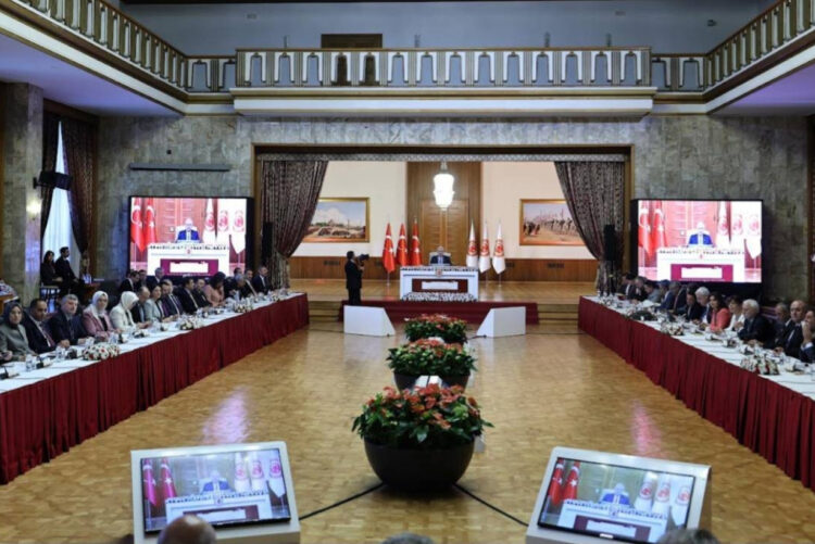 Komisyon raporu: Tek adam rejimine yeni bir makyaj yapılmıştır