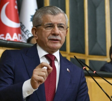 Ahmet Davutoğlu siyaseti bırakmalıdır!