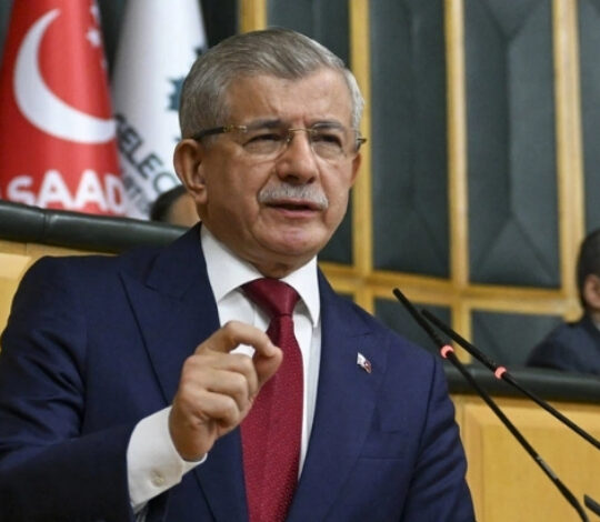 Ahmet Davutoğlu siyaseti bırakmalıdır!