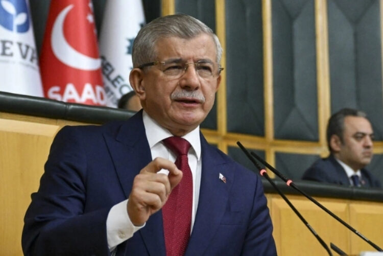 Ahmet Davutoğlu siyaseti bırakmalıdır!