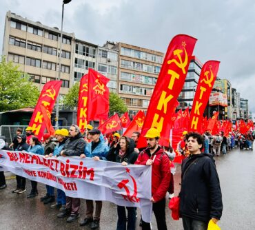 Orak-Çekiç 1 Mayıs alanında yükseldi