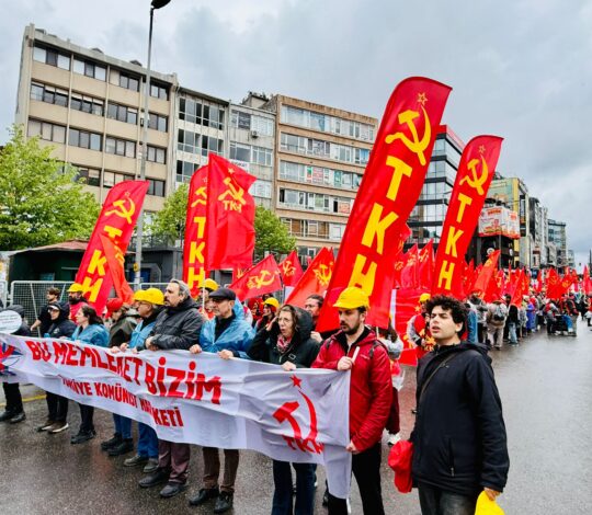 Orak-Çekiç 1 Mayıs alanında yükseldi