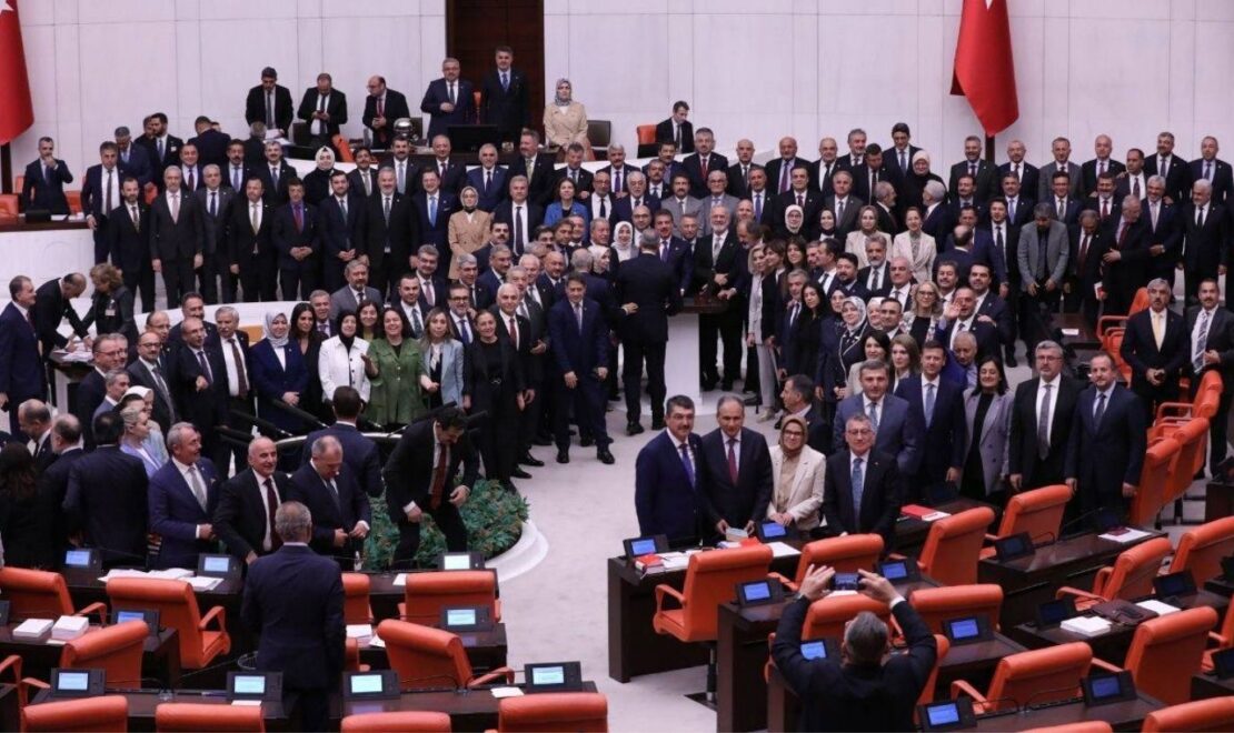 ‘Satılık siyaset’i ve ‘zübük’leri yalnız bırakın!