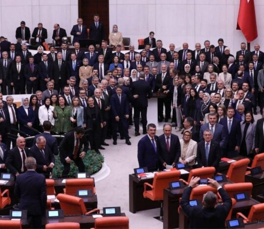 ‘Satılık siyaset’i ve ‘zübük’leri yalnız bırakın!