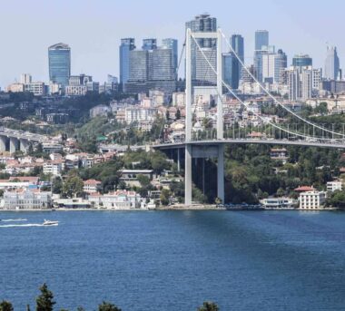 Köprüler ve yollar halkındır, satılamaz!