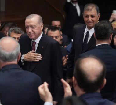 CHP’den AKP’ye geçenlere ve oylarını AKP gitsin diye veren yurttaşlara bir çift sözümüz var!