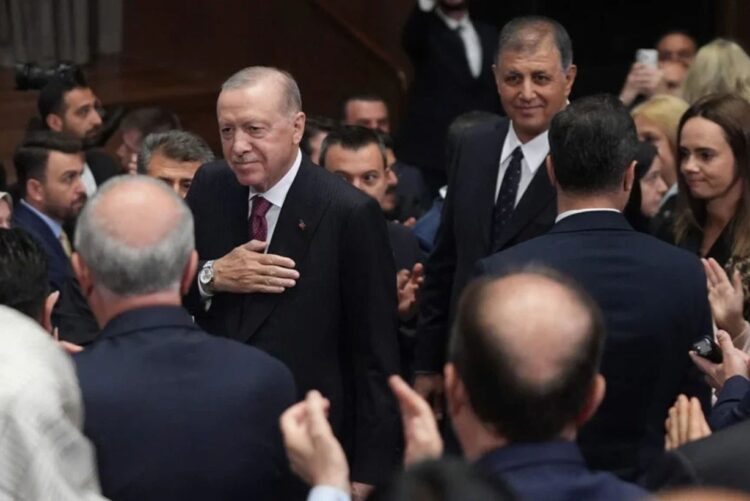 CHP’den AKP’ye geçenlere ve oylarını AKP gitsin diye veren yurttaşlara bir çift sözümüz var!