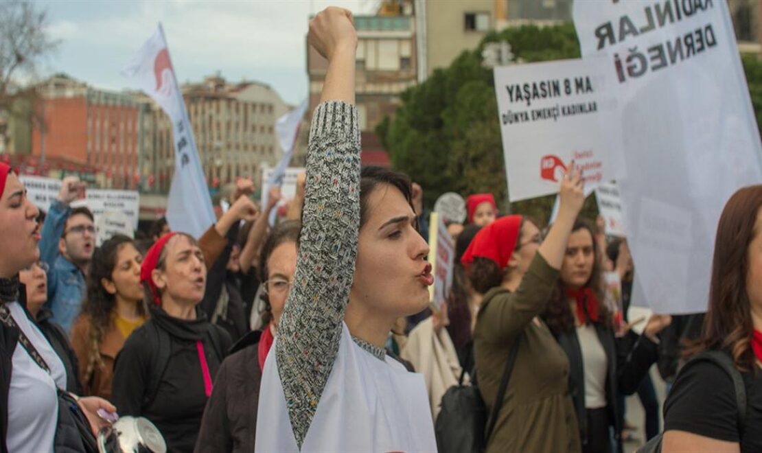 Kadınların eşitliği ve özgürlüğü için Yaşasın 8 Mart, Yaşasın Sosyalizm!