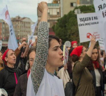Kadınların eşitliği ve özgürlüğü için Yaşasın 8 Mart, Yaşasın Sosyalizm!
