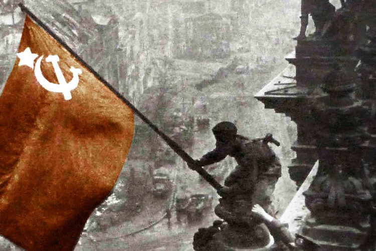 İnsanlığın kurtuluşu için orak çekiç yukarı!