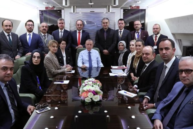 Cumhuriyetin karşısında olanlar devrimci değil, karşı devrimcidir!