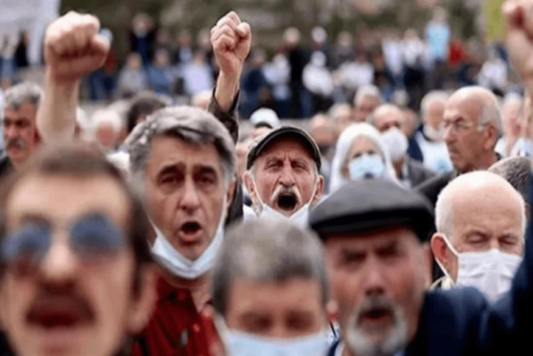Emekli yurttaşlara çağrı: AKP’ye sırtınızı dönün!