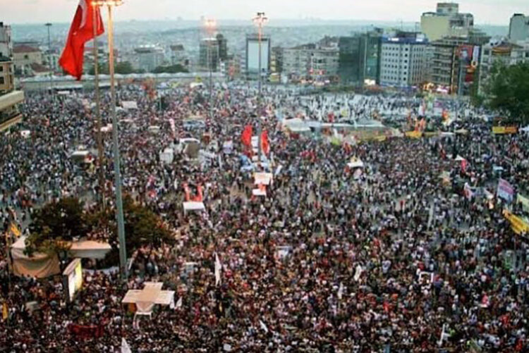 Gezi Direnişi eşitliktir, özgürlüktür, laikliktir, tam bağımsız Türkiye’dir!