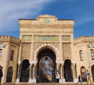 Bülent Arı Üniversiteden Defol!