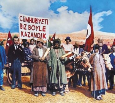 Kahrolsun İstibdat, Yaşasın Cumhuriyet!