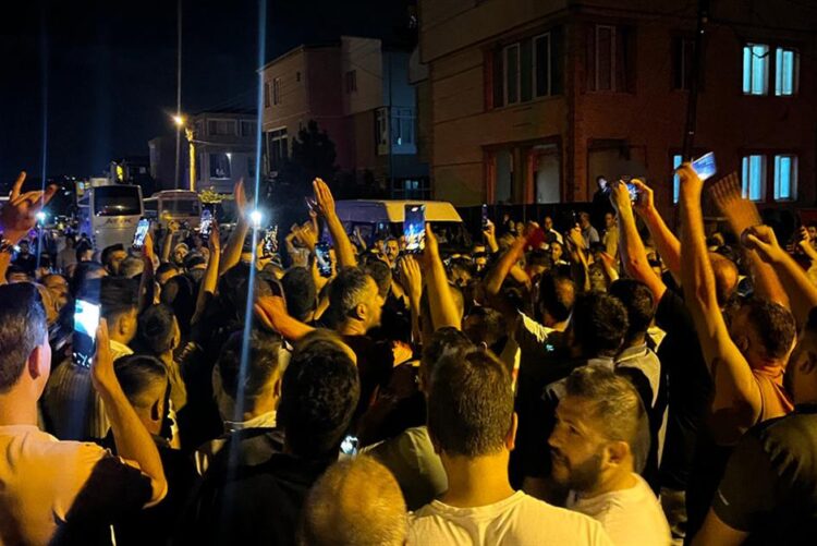 Cihatçı çetelere, BOP’a, eşbaşkanlığını yapan AKP’ye karşı durduğumuz gibi Sığınmacılara yönelik şiddete de hayır!