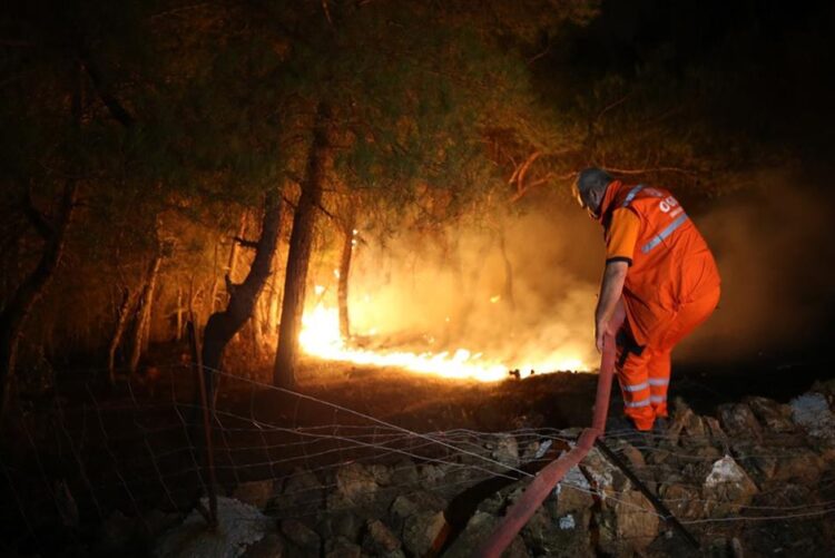 Ülke Yanıyor, AKP Seyrediyor…