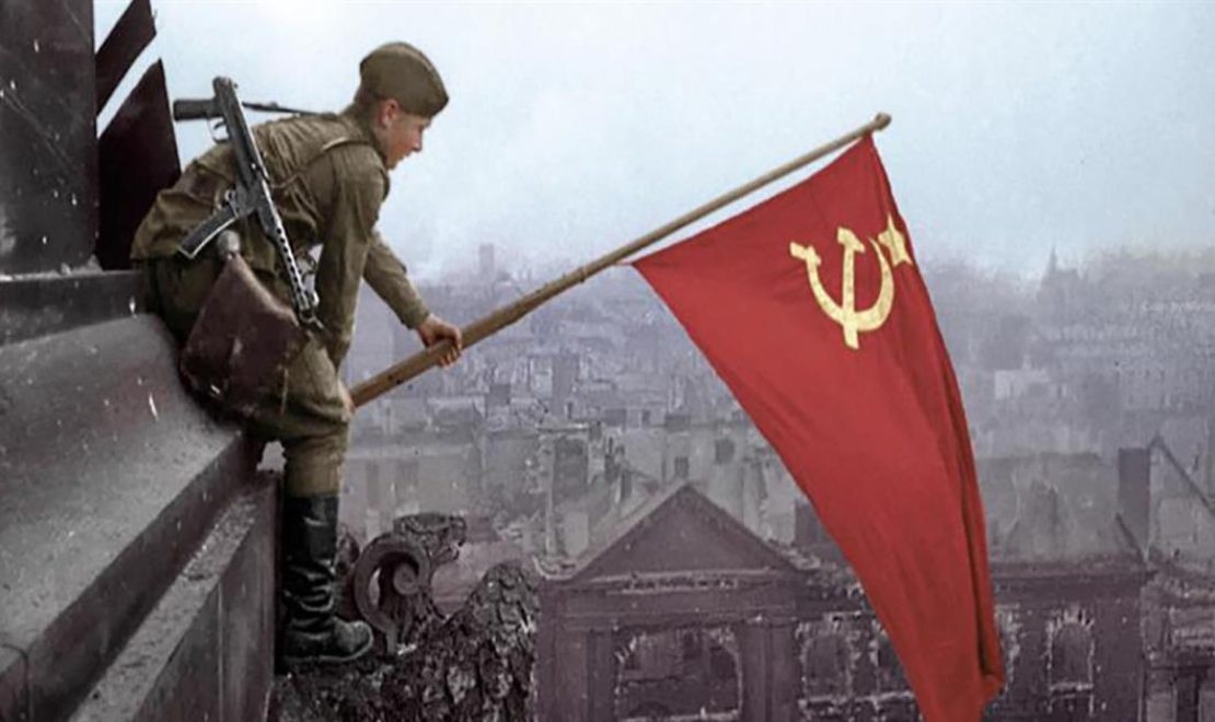 Faşizme ve emperyalizme karşı orak-çekiç yukarı