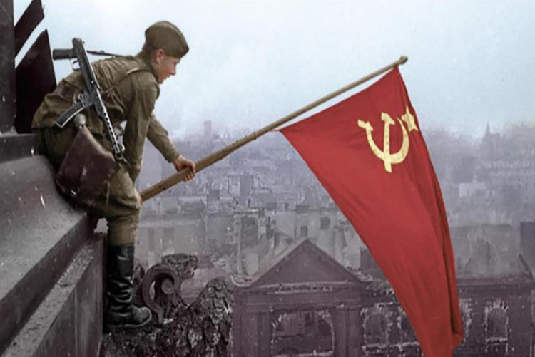 Faşizme ve emperyalizme karşı orak-çekiç yukarı